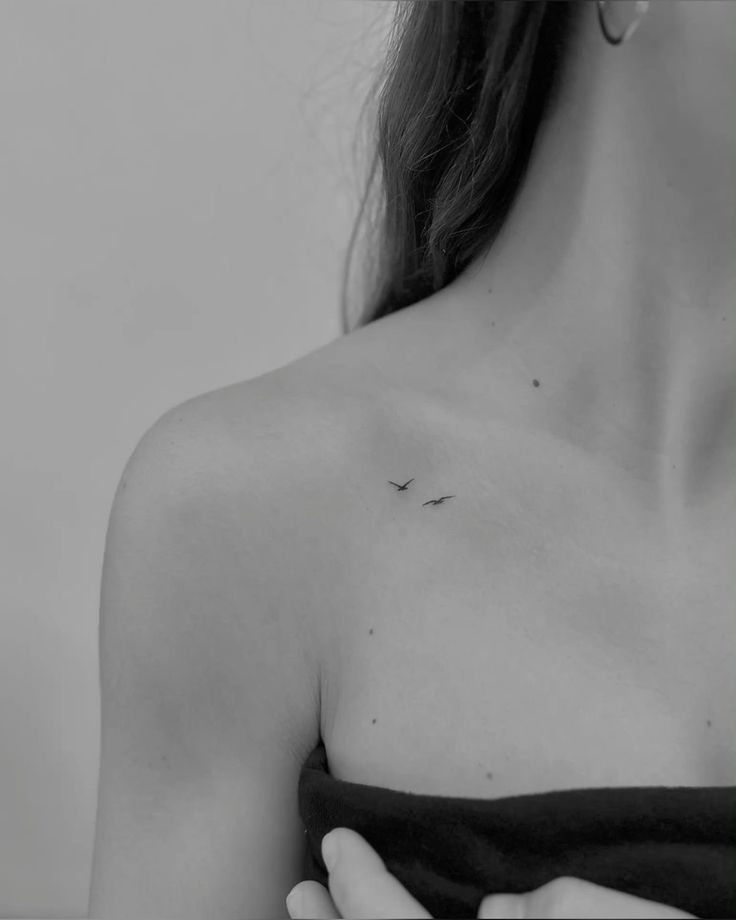 Elegant Minimalist Shoulder Tattoo with Birds