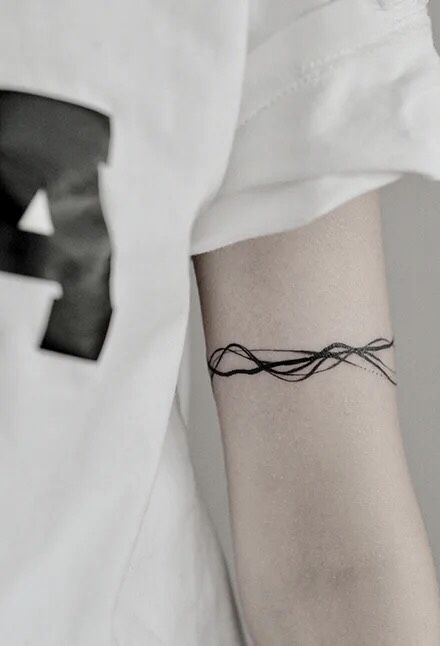 Sleek Minimalist Armband Tattoo