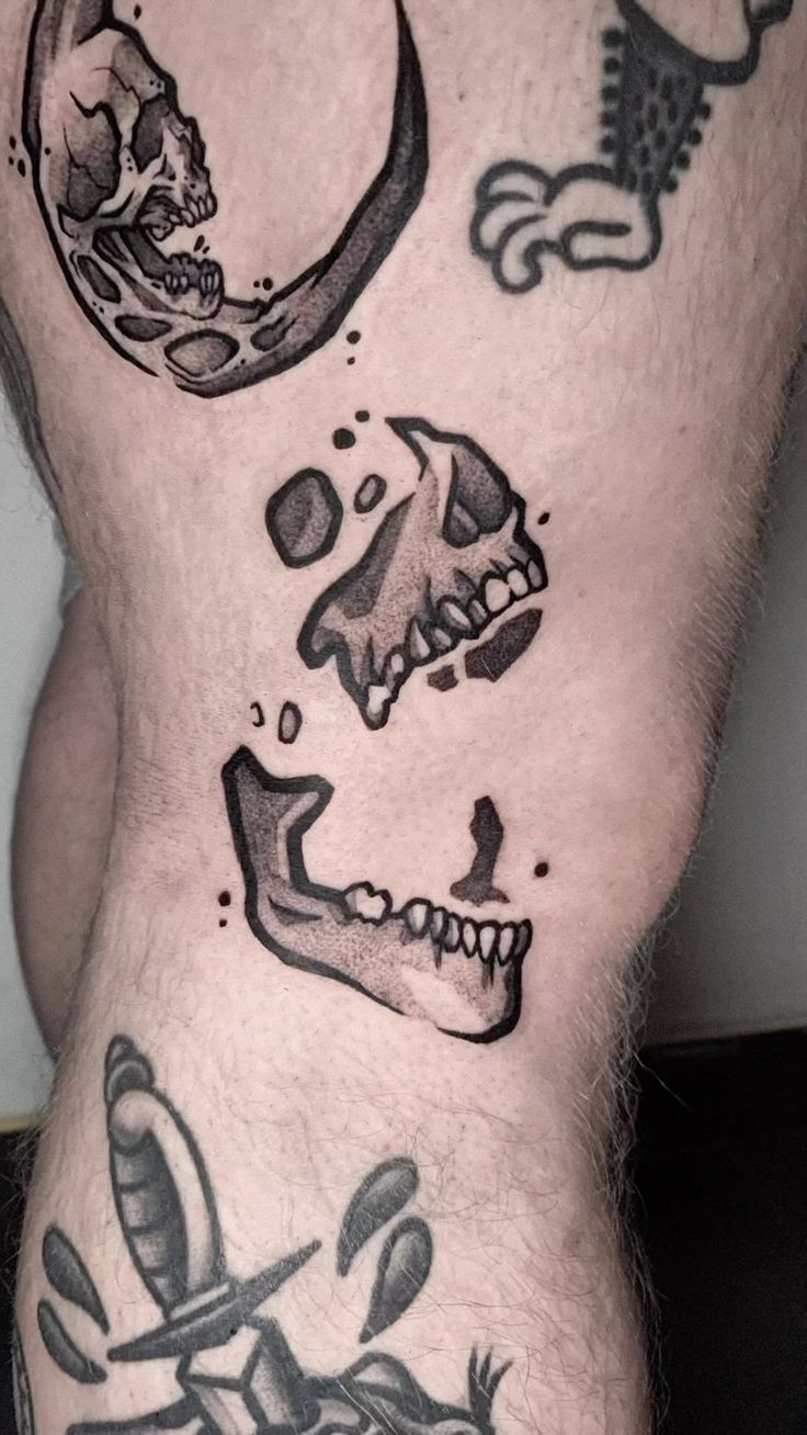Bold Blackwork Skull Tattoo for the Leg