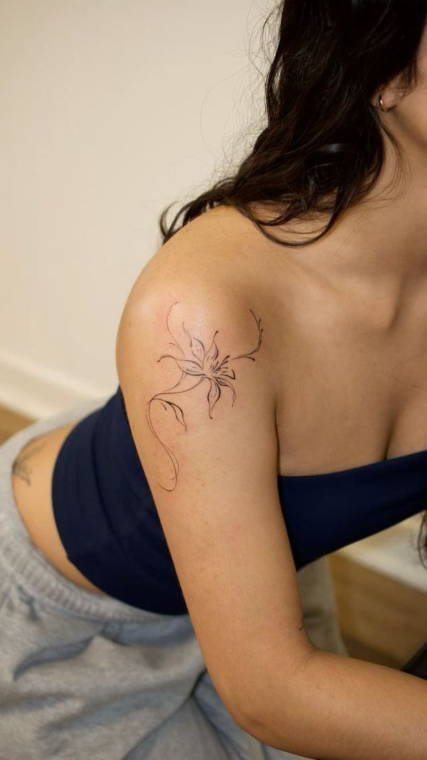 Elegant Fine Line Shoulder Tattoo