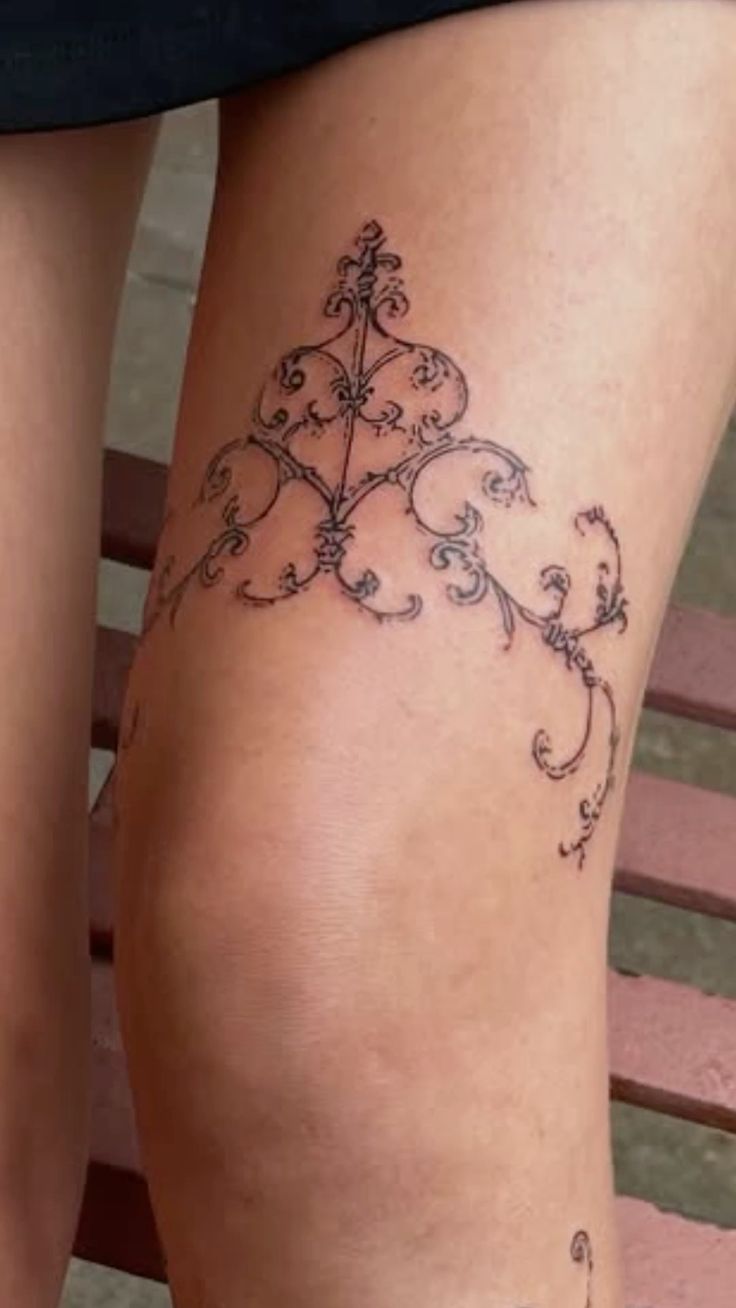 Elegant Blackwork Knee Tattoo Design