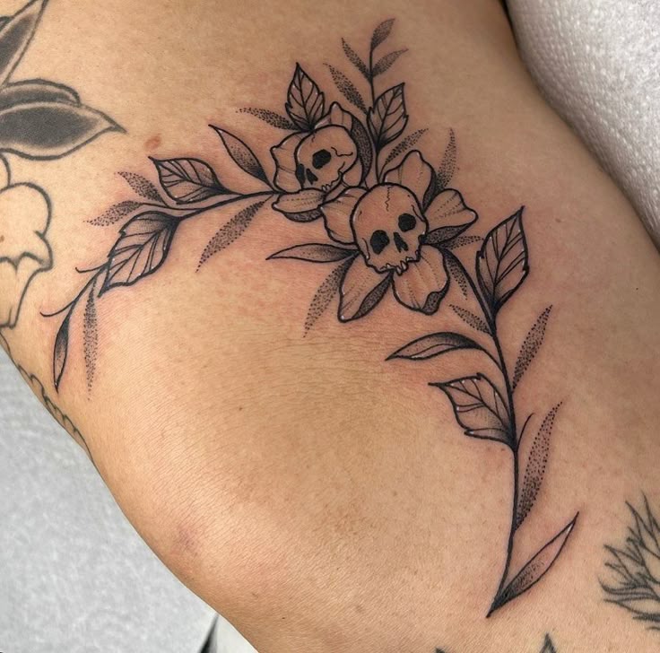 Edgy Floral Skull Knee Tattoo Design