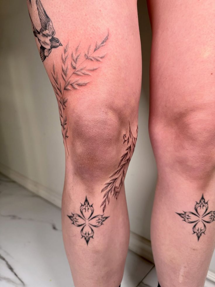 Elegant Floral Knee Tattoo