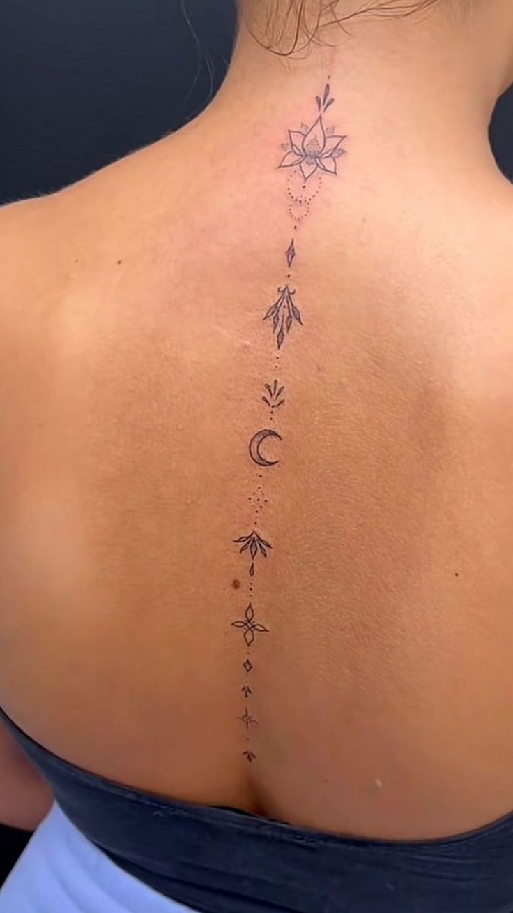 Elegant Minimalist Spine Tattoo for a Chic Look