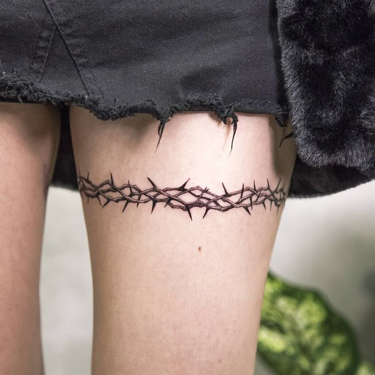 Edgy Barbed Wire Thigh Tattoo Inspiration